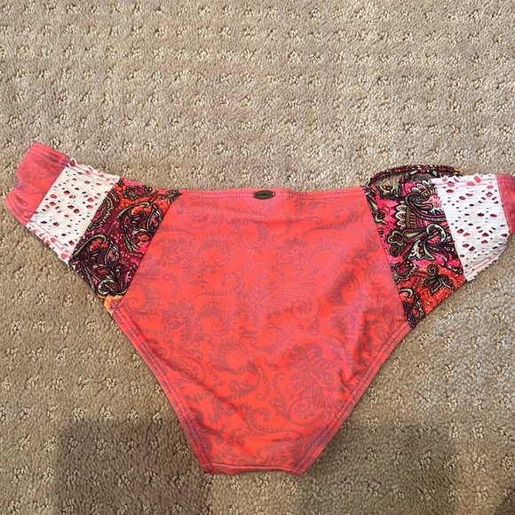 O’Neill Bathing Suit Bottoms. Size Small. - Picture 2 of 4